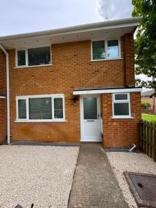 a red brick house with a white door at Fatjon Propeties in Drayton