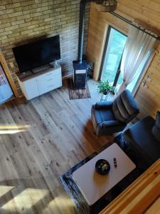 an overhead view of a living room with a fireplace at domek przy Jodłowej in Niesulice +20 photos