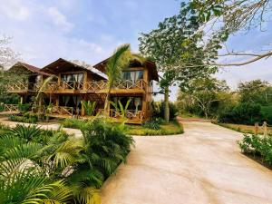 a house with a pathway in front of it at Eco hotel oasis del mar in Cartagena de Indias