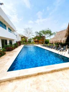 an image of a swimming pool at a resort at Eco hotel oasis del mar in Cartagena de Indias