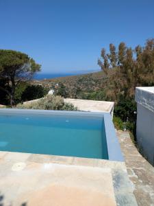 a swimming pool on top of a house at The Priest House in Makrotándalon