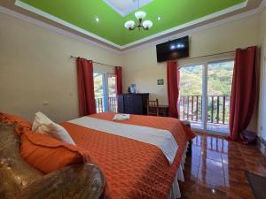 a bedroom with a bed and a large window at Hotel y Restaurante Donde Pilo in Santa Rita