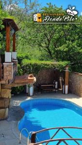 a swimming pool with a table and a bench next to at Hotel y Restaurante Donde Pilo in Santa Rita