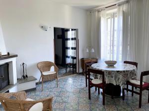 a living room with a table and chairs at Casa Ela in Serra San Bruno
