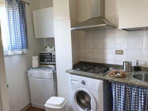a kitchen with a washing machine and a sink at Casa Ela in Serra San Bruno