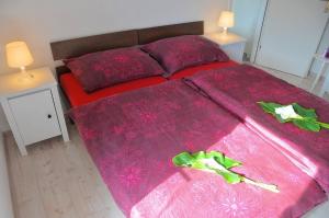 En eller flere senge i et værelse på Apartment Stomorska