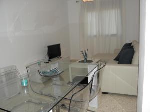 Televízia a/alebo spoločenská miestnosť v ubytovaní Apartamento en Jerez de la Frontera 2