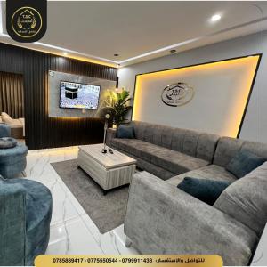 a living room with a couch and a tv at السعودي للشقق الفندقيه in Az Zarqa