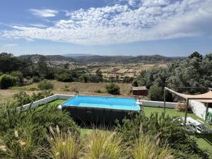 a swimming pool in the garden of a house at Moinho do Barulho in São Bartolomeu de Messines