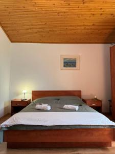 a bedroom with a bed with two towels on it at Apartments and rooms by the sea Mandre, Pag - 3557 in Kolan