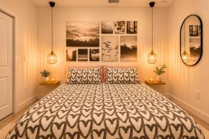 a bedroom with a large bed in a room at Avi Lux Stay in Miami