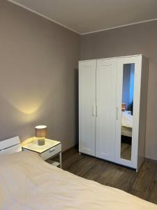 a bedroom with a bed and a dresser with a mirror at modernes gemütliches Apartment in Gießen