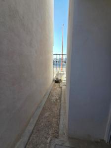 an empty hallway of a room with a wall at Casa VP en Fraccionamiento in Ciudad Acuña