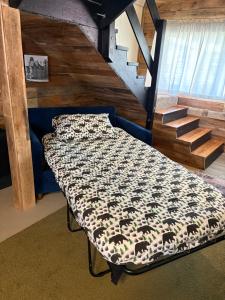 Billede fra billedgalleriet på The Rustic Triangle A-Frame with Hot Tub i Perrysville