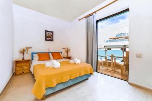 A bed or beds in a room at Hotel Anatoli Apartments