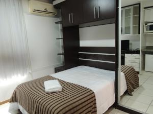 a small bedroom with a bed and a mirror at Life Resort in Brasília +64 photos