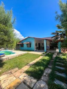 a house with a pool and a yard at Casa Rústica em Morro Branco - na quadra da praia in #N/A