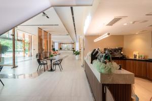 an open lobby with a dining room and kitchen at Long Hotel in Danang