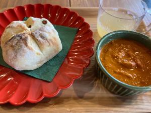 a plate with a piece of bread and a bowl of sauce at Guesthouse LuLuLu 無料朝食&夕食ｶﾚｰ付き ﾛｰｿﾝ隣 街まで電車8分 in Kochi