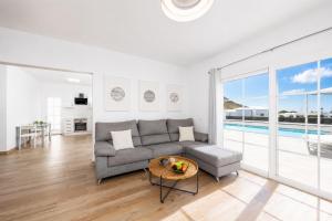a living room with a couch and a table at Villa Yaiza Secret 2 in Yaiza