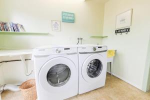 a washing machine in a laundry room with a counter at Studio Suite 4 Green Gables Resort in Osoyoos