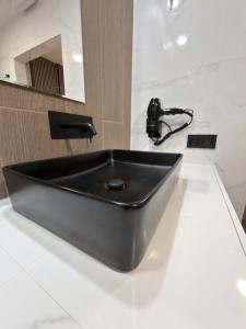 a black sink on a counter in a bathroom at Apartamentos Nuevos en Valencia in Valencia
