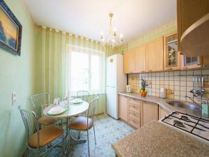 Кухня или мини-кухня в PaulMarie Apartments on Naberezhnaya
