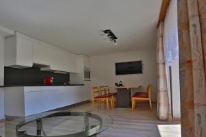 Kitchen o kitchenette sa Hotel Eden