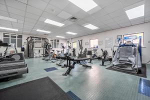 a gym with several treadmills and cardio equipment at Jubilee Two Bedroom House Pet Friendly in Penrith