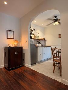 an open kitchen and dining room with an archway at Pennkiat House in Bangkok