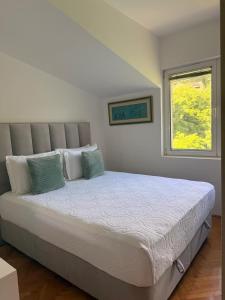 a large bed in a bedroom with a window at Lovely duplex apartment in Savina
