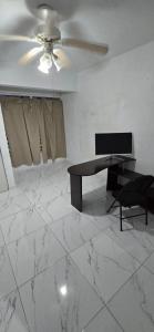 a living room with a table and a piano at Departamentos De Cadereyta in Cadereyta Jiménez