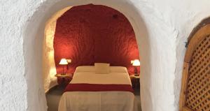 Postel nebo postele na pokoji v ubytování Casas Cueva y Cortijo La Tala en Guadix
