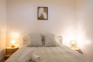 a bedroom with a large bed with two lamps at Le Balcon Catalan - Perpignan Centre in Perpignan +17 photos