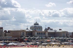 Nespecifikovaný výhled na destinaci Scheveningen nebo výhled na město při pohledu z bed and breakfast