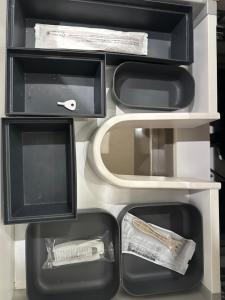 an open drawer with a mirror and some boxes at Maison d'hôtes chic à Beauzelle in Beauzelle
