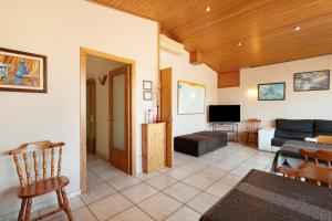 a living room with a couch and a tv at Ball de Bastons in Avinyonet