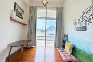 a living room with a table and a window at Village Villa B&B in Zhuqi