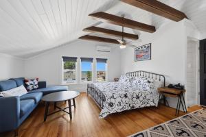 a bedroom with a bed and a blue couch at Dragonfly Guest House-GOTL Strip in Geneva