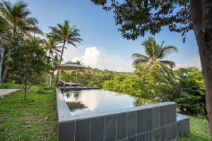 a swimming pool in the yard of a villa at Koh Totung Resort in Kaoh Sdach