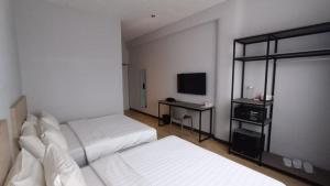 a hotel room with two beds and a television at Macalister 288 in George Town