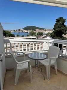 a table and chairs on a balcony with a view at Apartments Villa Simoni in Split