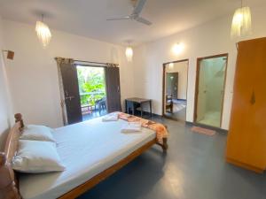 a bedroom with a large bed in a room at Casa de sazu 1bhk in Mandrem