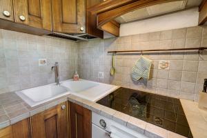 a small kitchen with a sink and a sink at Agriturismo Amoler in Mirano +51 photos