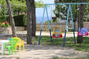 Otroško igrišče poleg nastanitve Villa Marica