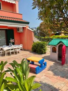 a patio with a table and a dog house at Oasis Blue Resort - Hotel & Residenz Apartments Strandnähe in Caorle