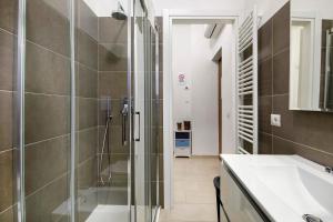 a bathroom with a shower and a sink at Appartamento Zia Nena in Zelo Buon Persico +20 photos