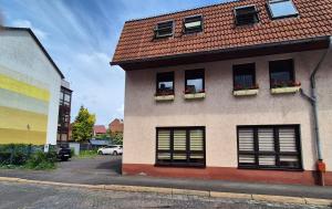 a building with windows with flower boxes on it at Apartments Schramm in Eisenach