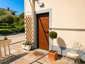 a wooden door on a building with a potted plant at B&B l'angoletto in Trebisacce
