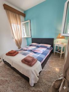 a bedroom with a large bed with towels on it at Don Bazilio Brace in Leptokarya
